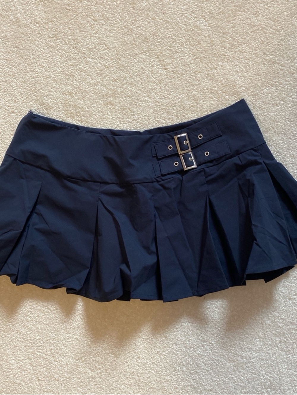 HALARA Navy Pleated Mini Skirt with Dual Buckle Waist